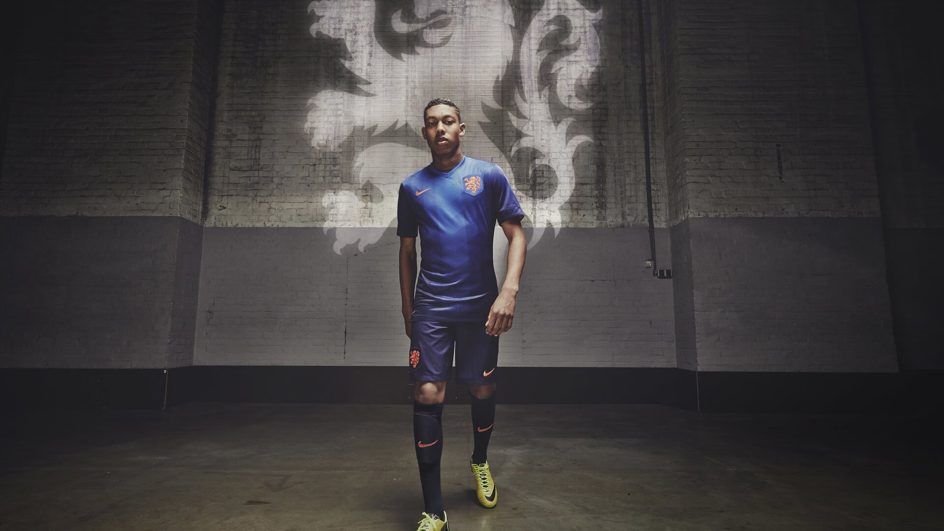 体育跨界交响曲，曼联外线爆发与TheShy的足球奇妙夜，TheShy的足球奇妙夜，当电竞明星遇上红魔曼联